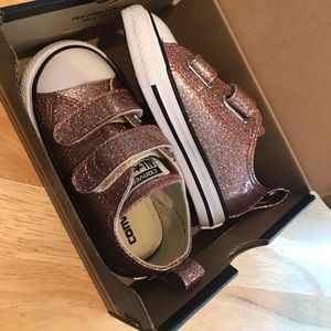 Toddler size 6 converse